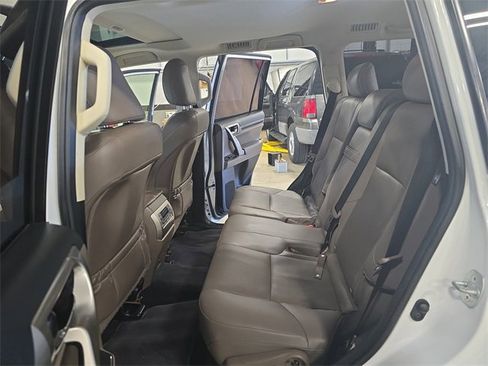 Used 2020 Lexus GX 460 Premium image 18