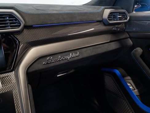 Used 2023 Lamborghini Urus Performante AWD/4WD image 35