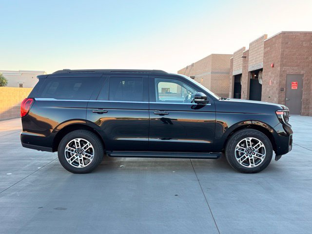 Used 2025 Ford Expedition Active AWD/4WD image 7