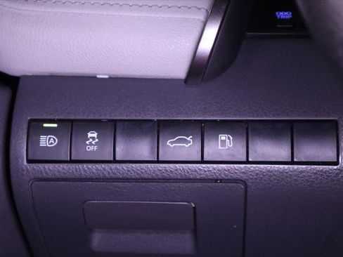 Used 2018 Toyota Camry LE FWD image 23