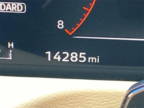 Used 2025 Nissan Armada Platinum image 19