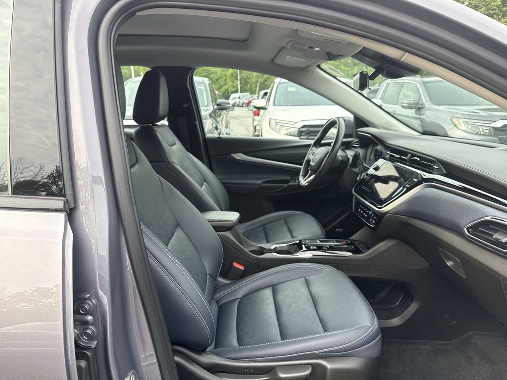 Used 2023 Chevrolet Bolt EUV Premier w/ Sun & Sound Package FWD image 26