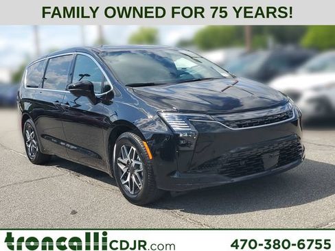 New 2027 Chrysler Pacifica Limited FWD image 1