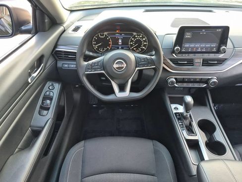 Used 2025 Nissan Altima 2.5 SV FWD image 24