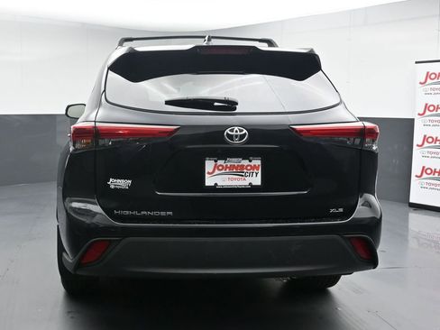 Used 2023 Toyota Highlander XLE FWD image 7