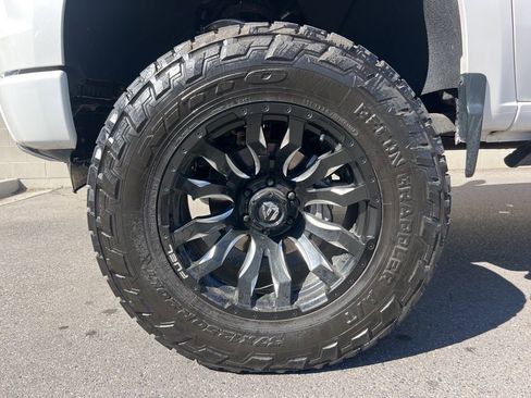 Used 2023 Chevrolet Silverado 1500 High Country w/ High Country Premium Package AWD/4WD image 30