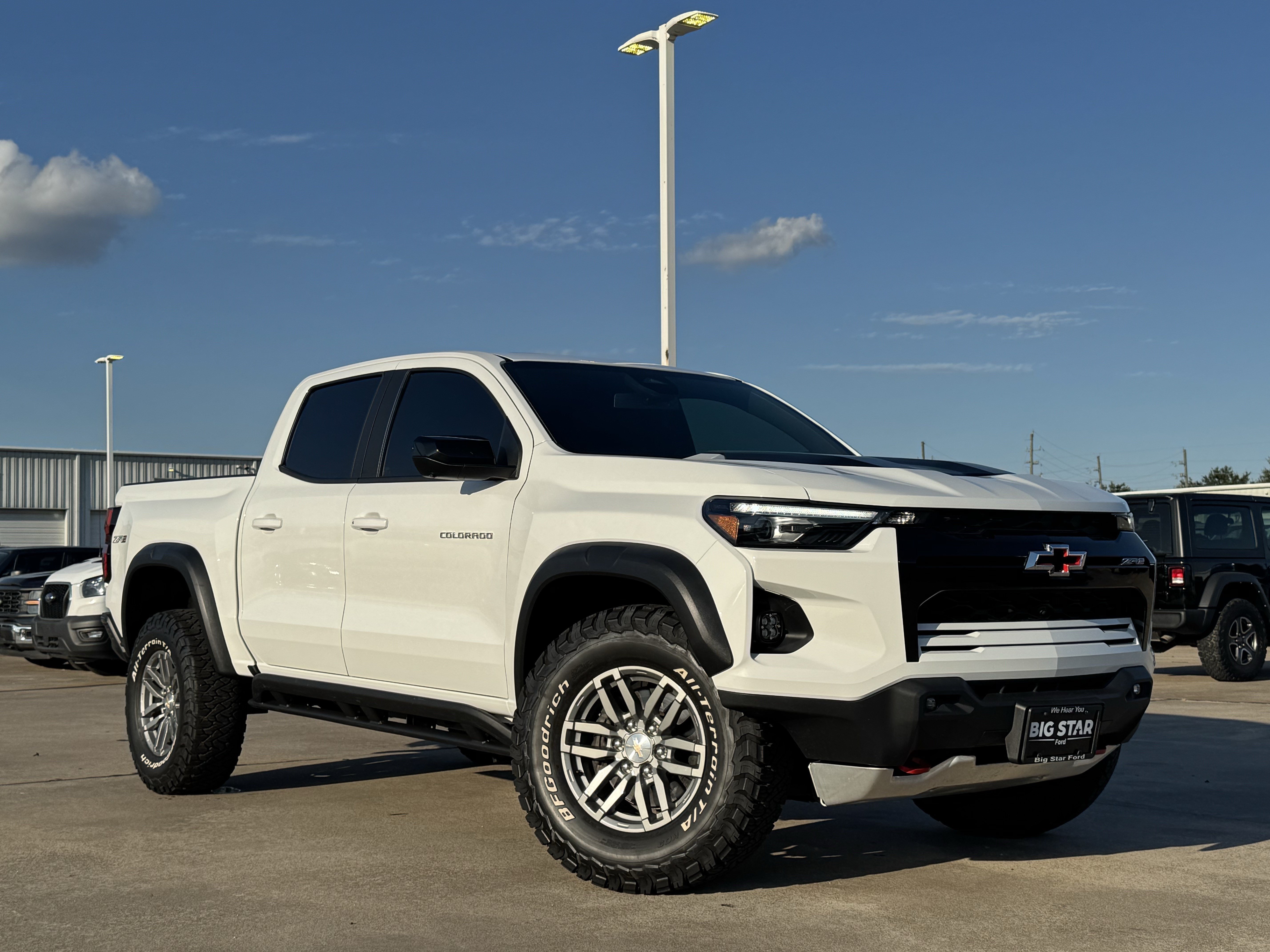 Used 2024 Chevrolet Colorado ZR2 w/ ZR2 Convenience Package III AWD/4WD image 2