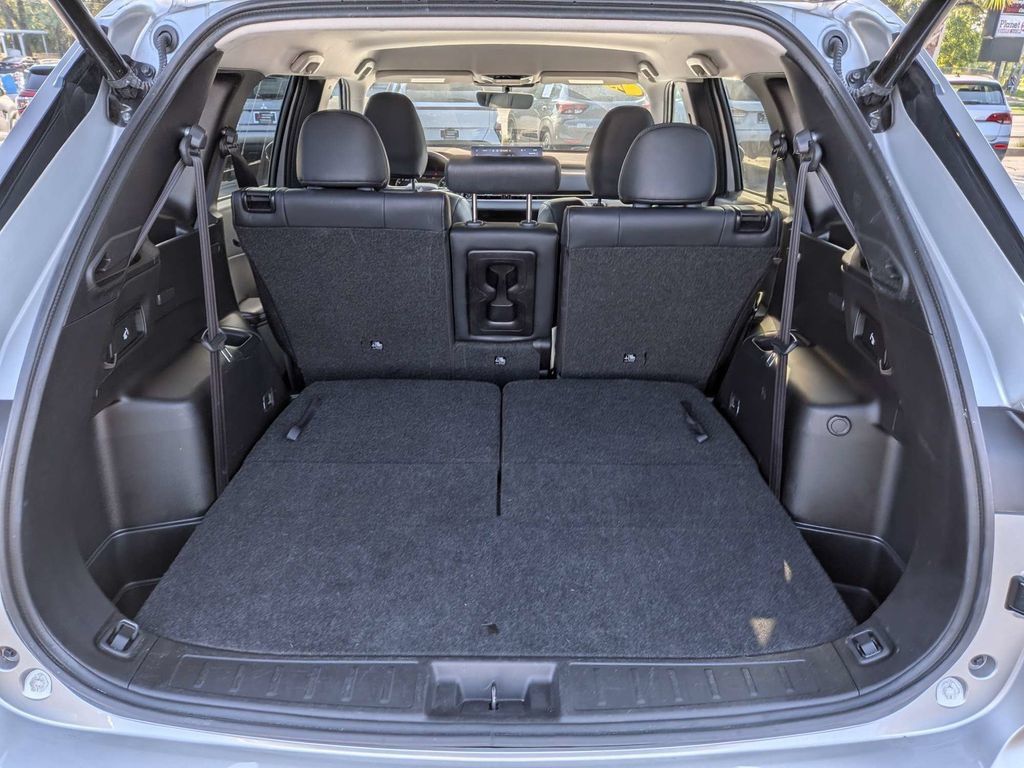 Used 2025 Mitsubishi Outlander SE FWD image 13