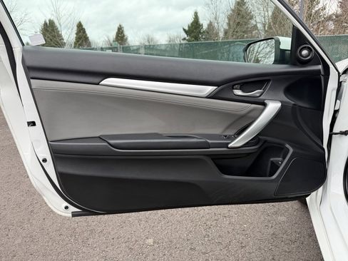 Used 2017 Honda Civic Touring image 12