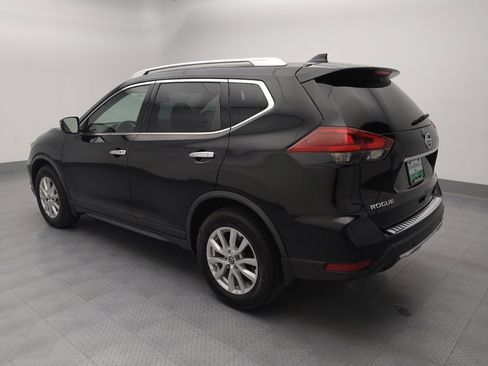 Used 2019 Nissan Rogue SV image 3