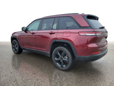 Used 2023 Jeep Grand Cherokee Limited w/ Black Appearance Package image 3