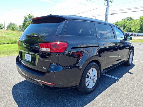 Used 2016 Kia Sedona LX w/ LX Convenience Package FWD image 4