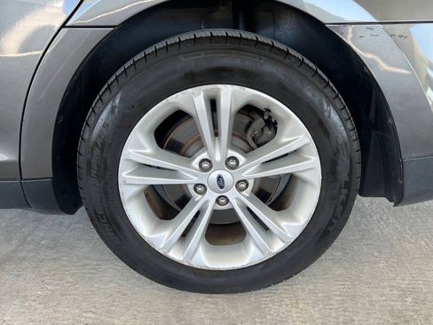 Used 2018 Ford Taurus SEL FWD image 28