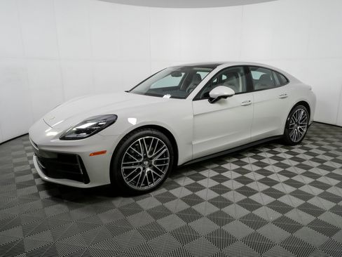 New 2026 Porsche Panamera RWD image 2