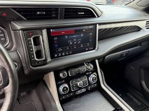 Used 2021 GMC Yukon Denali w/ Denali Premium Package RWD image 18
