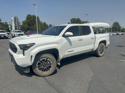Used 2024 Toyota Tacoma TRD Sport AWD/4WD image 34