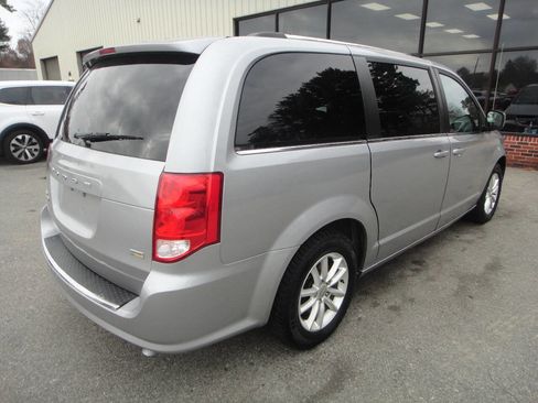 Used 2018 Dodge Grand Caravan SXT image 6