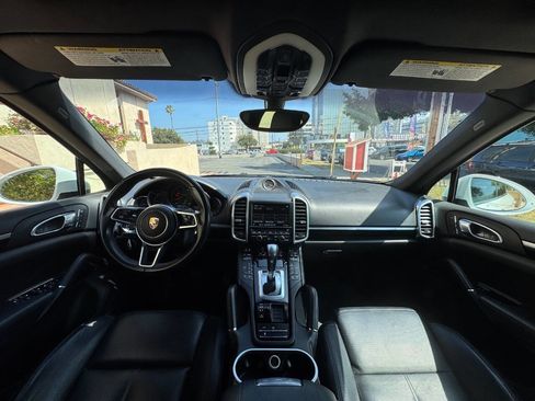 Used 2016 Porsche Cayenne AWD/4WD image 9