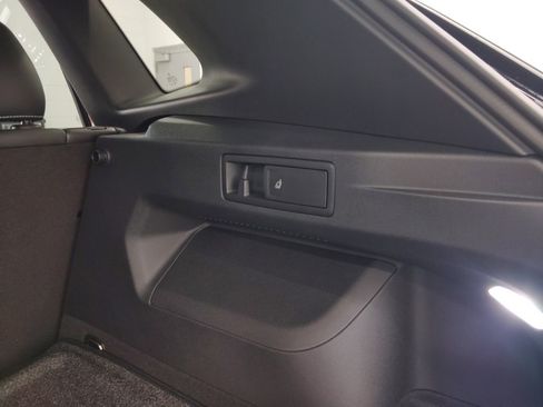 New 2026 Volkswagen Tiguan SE R-Line image 24