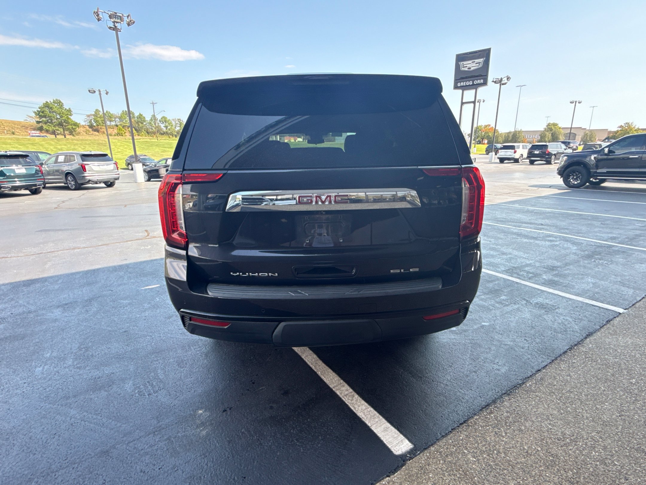 Used 2023 GMC Yukon SLE RWD image 4