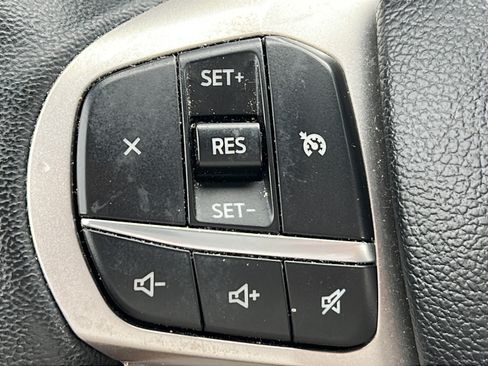 Used 2023 Ford Explorer XLT w/ Equipment Group 202A AWD/4WD image 19
