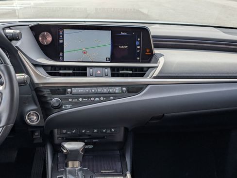 Used 2019 Lexus ES 350 Ultra Luxury w/ Accessory Package image 17