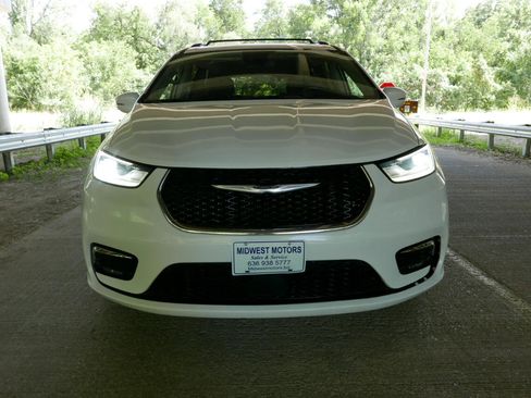 Used 2021 Chrysler Pacifica Touring-L image 28