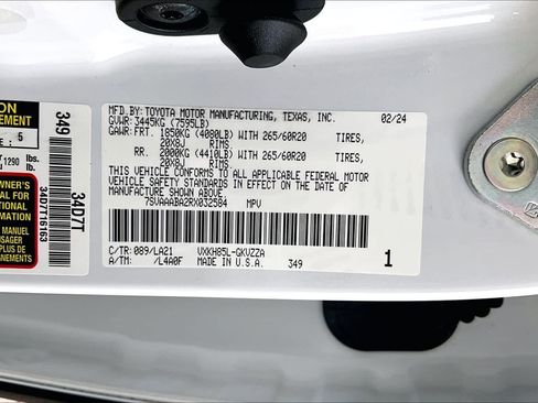 Used 2024 Toyota Sequoia Platinum AWD/4WD image 34