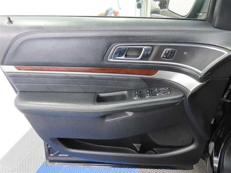 Used 2017 Ford Explorer Platinum AWD/4WD image 12