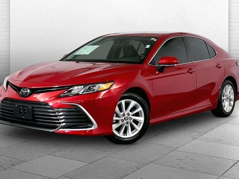 Used 2024 Toyota Camry LE w/ Convenience Package FWD image 12