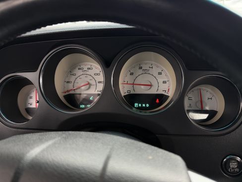 Used 2011 Dodge Challenger image 39