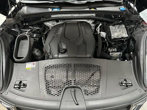 Used 2024 Porsche Macan w/ Premium Plus Package AWD/4WD image 22