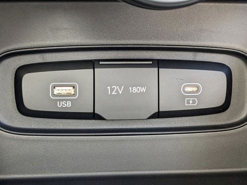 New 2025 Hyundai Venue SEL FWD image 29