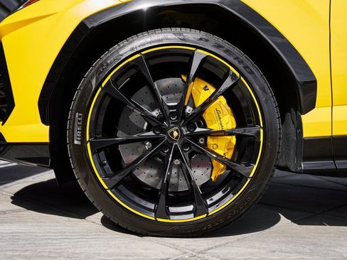 Used 2021 Lamborghini Urus AWD/4WD image 3
