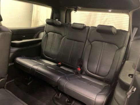 Used 2023 Jeep Wagoneer Series II w/ Premium Group I AWD/4WD image 22