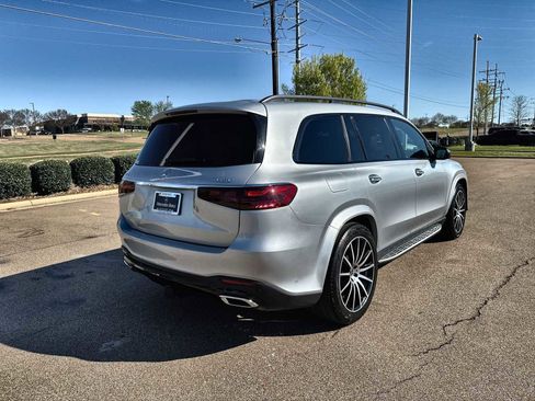 Used 2025 Mercedes-Benz GLS 450 4MATIC image 8