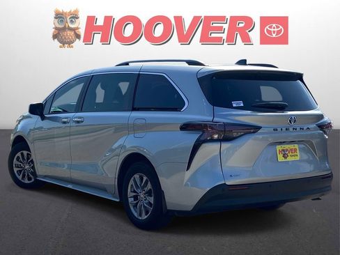 Used 2025 Toyota Sienna XLE w/ XLE Plus Package FWD image 6