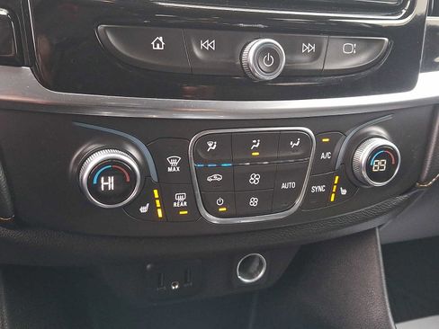 Used 2021 Chevrolet Traverse LT image 16