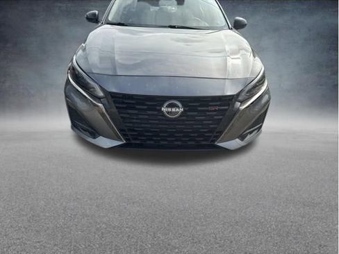 Used 2024 Nissan Altima 2.5 SR FWD image 9