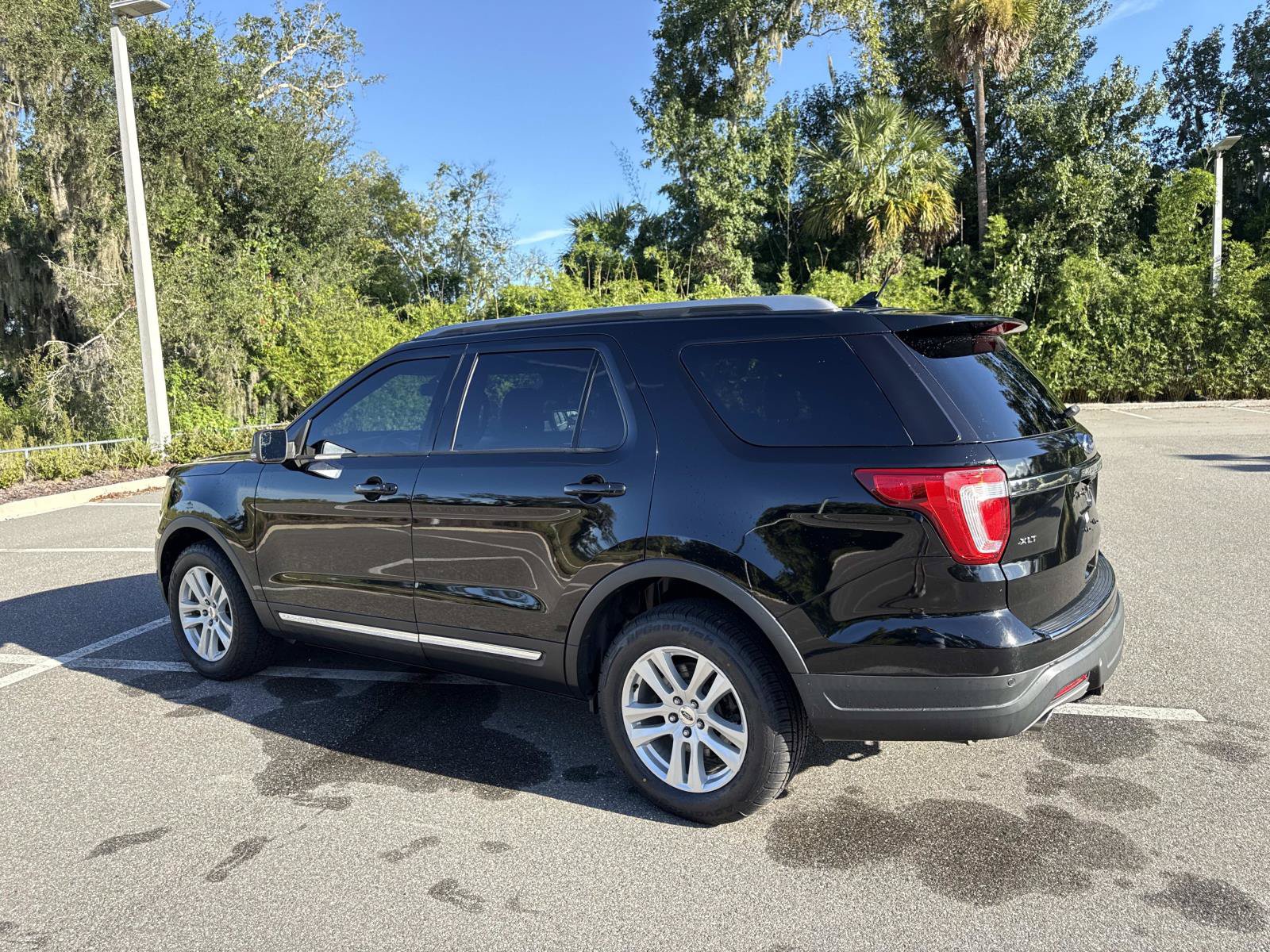 Used 2018 Ford Explorer XLT w/ Equipment Group 202A AWD/4WD image 5