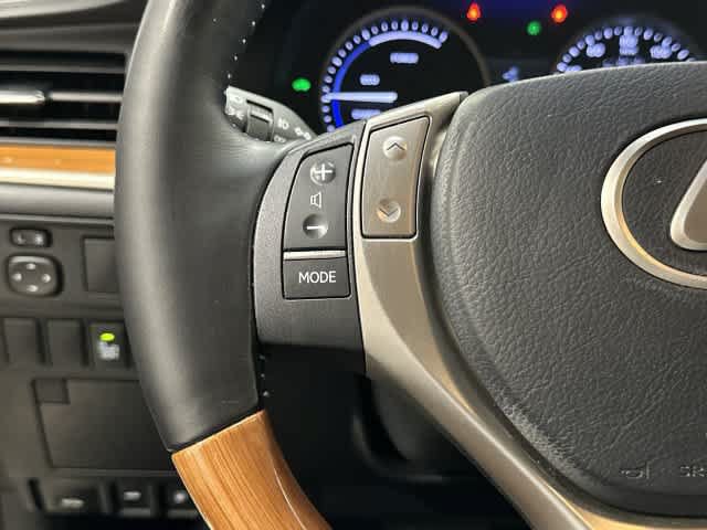 Used 2015 Lexus ES 300h w/ Navigation System Package FWD image 17