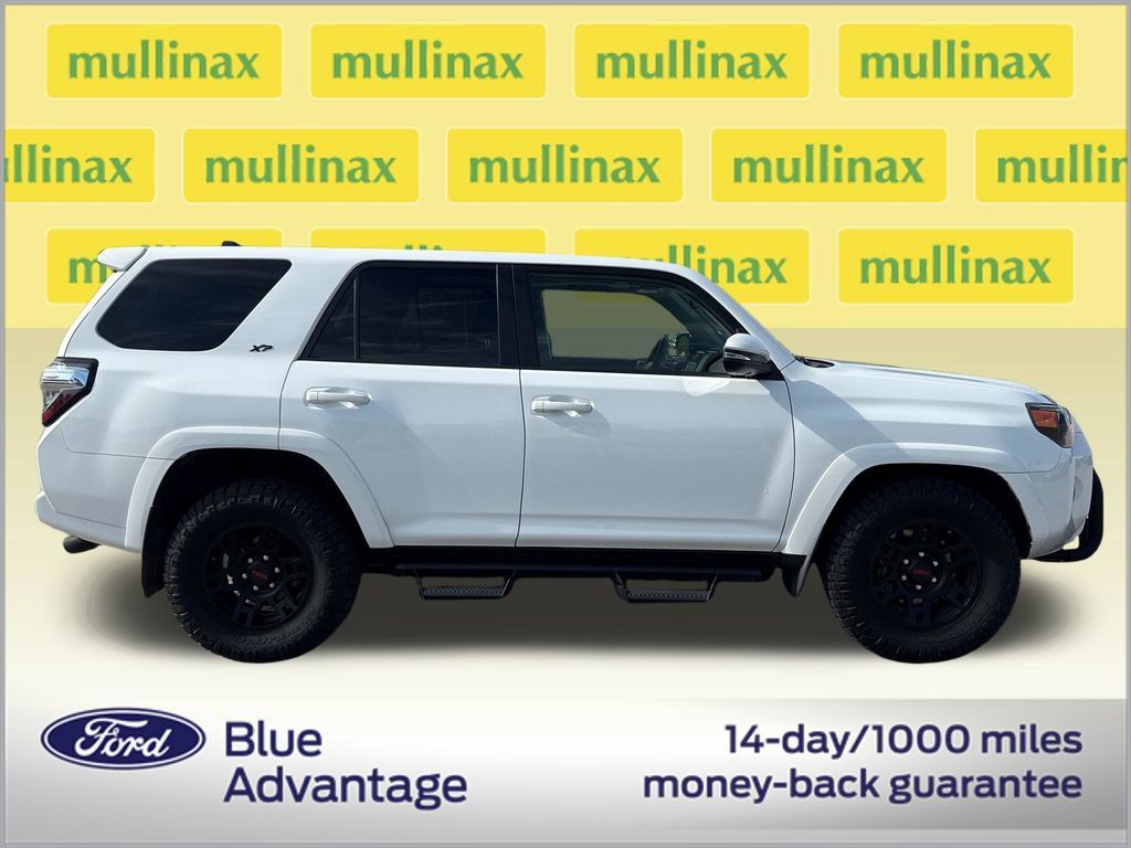 Used 2022 Toyota 4Runner SR5 Premium w/ Moonroof Package RWD image 2