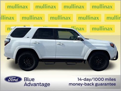 Used 2022 Toyota 4Runner SR5 Premium w/ Moonroof Package RWD image 2