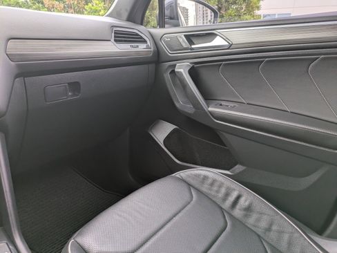Used 2022 Volkswagen Tiguan SEL R-Line AWD/4WD image 18