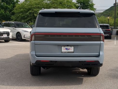 New 2026 Lincoln Navigator L Reserve AWD/4WD image 4