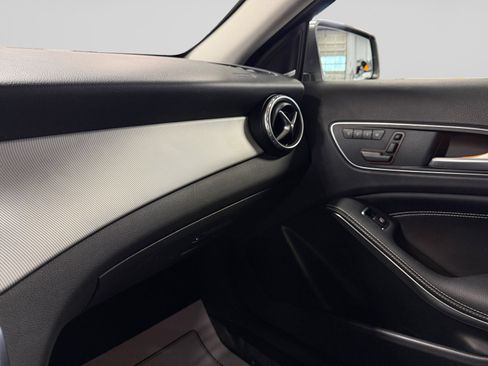 Used 2015 Mercedes-Benz GLA 250 4MATIC image 33
