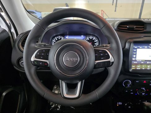 Used 2023 Jeep Renegade Latitude image 30