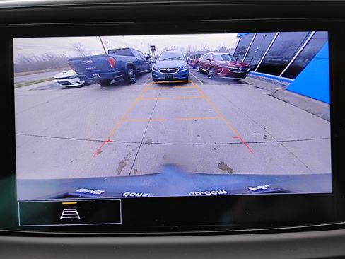 Used 2023 Buick Enclave Essence image 6