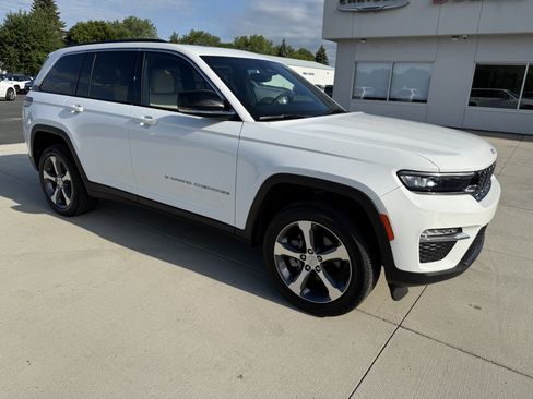 Used 2024 Jeep Grand Cherokee Limited w/ Trailer Tow Package AWD/4WD image 1
