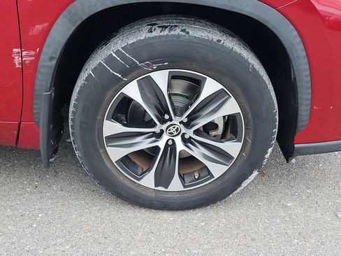 Used 2020 Toyota Highlander XLE image 10